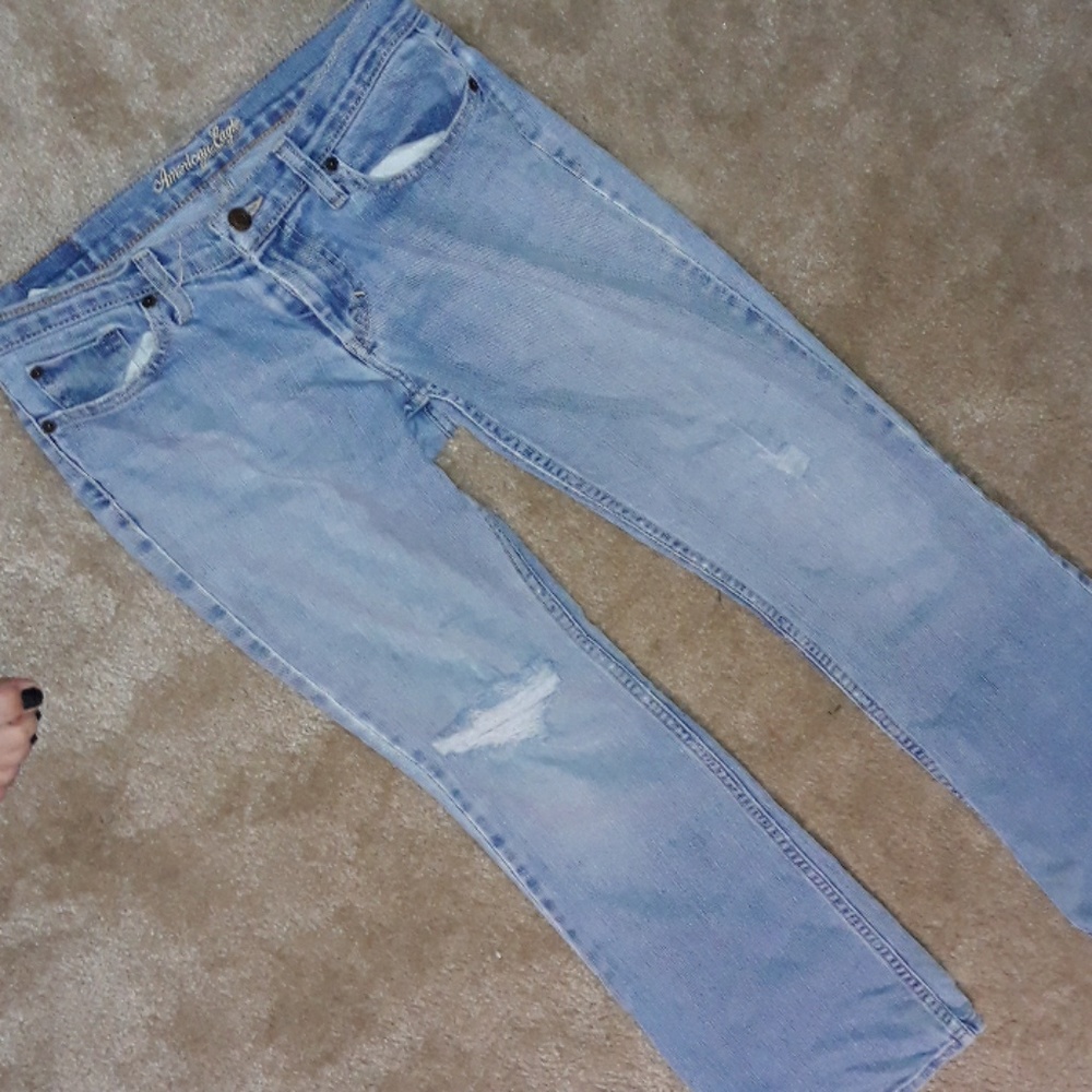 Light wash bluejeans